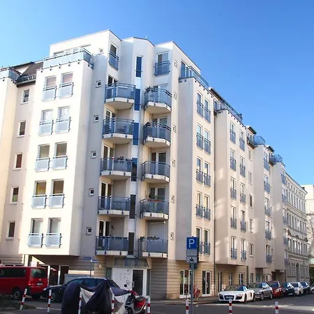Littlehome I Wasserbett Im Zentrum Leipzigs Apartment